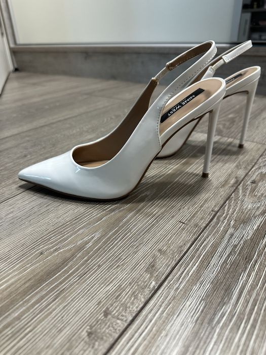 Обувки на ток Nine West