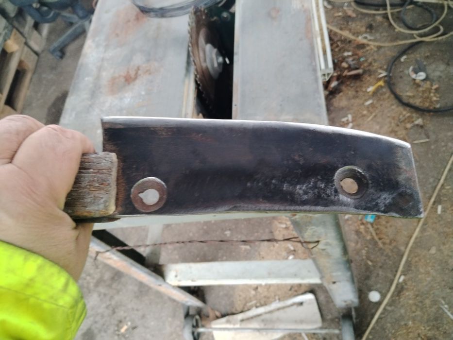 Стар кован масивен сатър