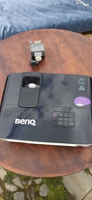 Videoproiector  BENQ  - FullHD - 700 ore