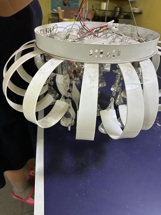 Продам люстру в хорошем состоянии.