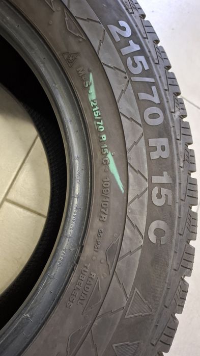 Зимна бусова гума Continental 215 70 15С