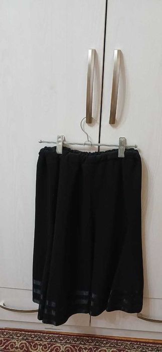 Костюм, юбки, дублёнка, теплая кофта и другая одежда