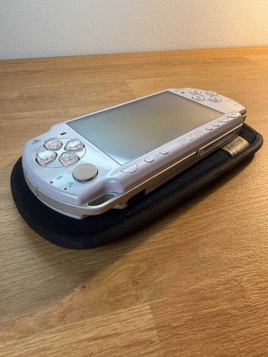 PSP 2000 Rose Pink modată — nuanță delicata, culoare rara