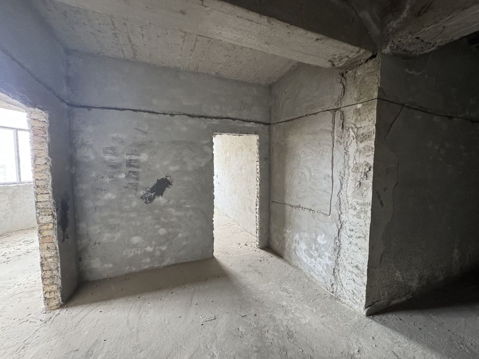 Ibn Sino koʻchasida 106 kv.mlik kvartira sotiladi 45000$