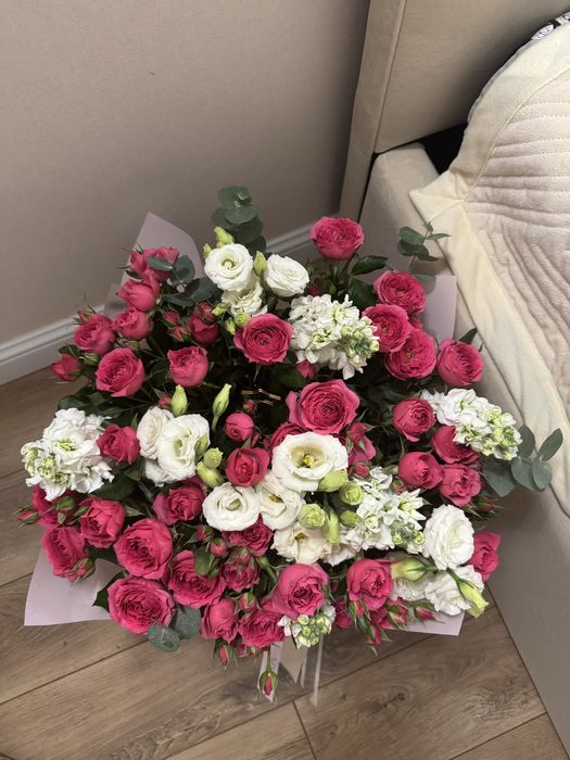 Свежие цветы в корзине