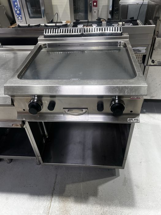 Linie gatit MBM Italia - seria 700 - un aragaz - 2 grill -2 bain marie