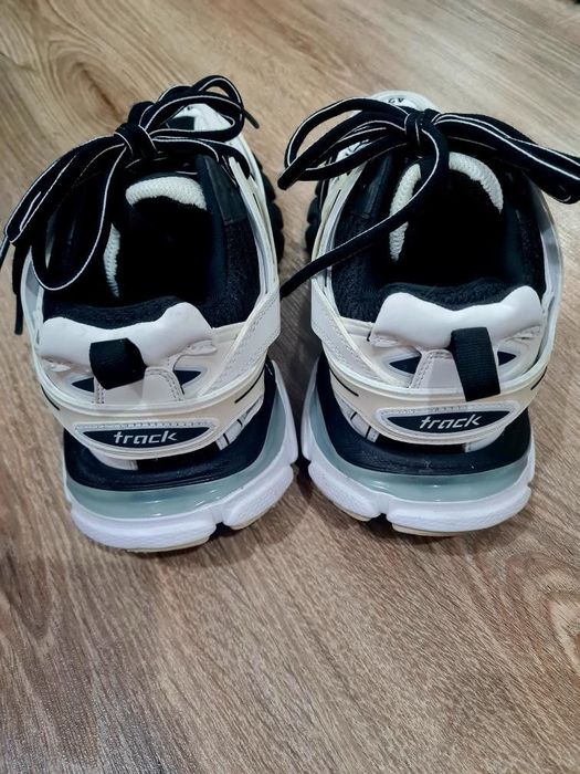 Balenciaga track