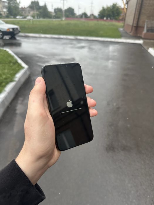 Продам iPhone x на 64 гб