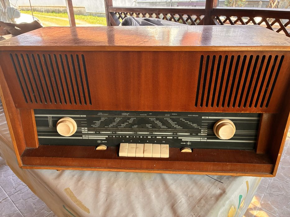 Radio de Epoca functional potrivit pentru designe