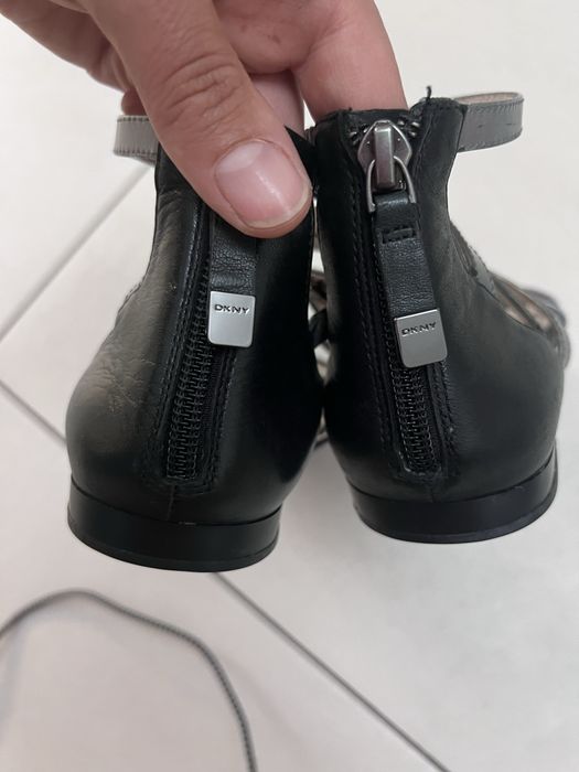 Sandale DKNY originale,noi din piele,cu fermoar