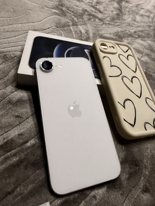 Phone 16e – чисто нов, подарък, не е използван