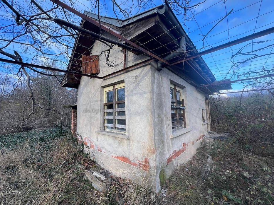 3 Дка Парцел с 2 Къщи във Вилна Зона на Казанлък "Старите Лозя"