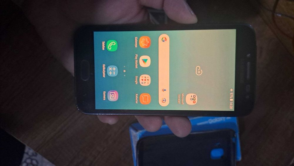 Samsung J2 2019 Va Redmi Mi band7 sotiladi