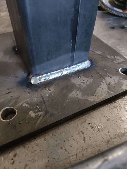 Porti si structuri metalice