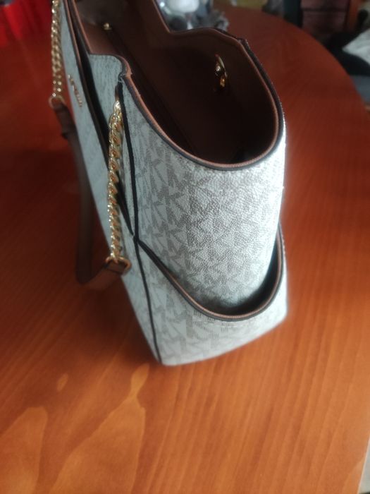 Крем и кафява чанта на Michael Kors