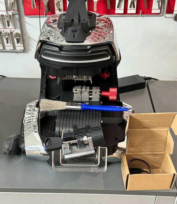 Електронна ключарска машина 2М2 TANK pro