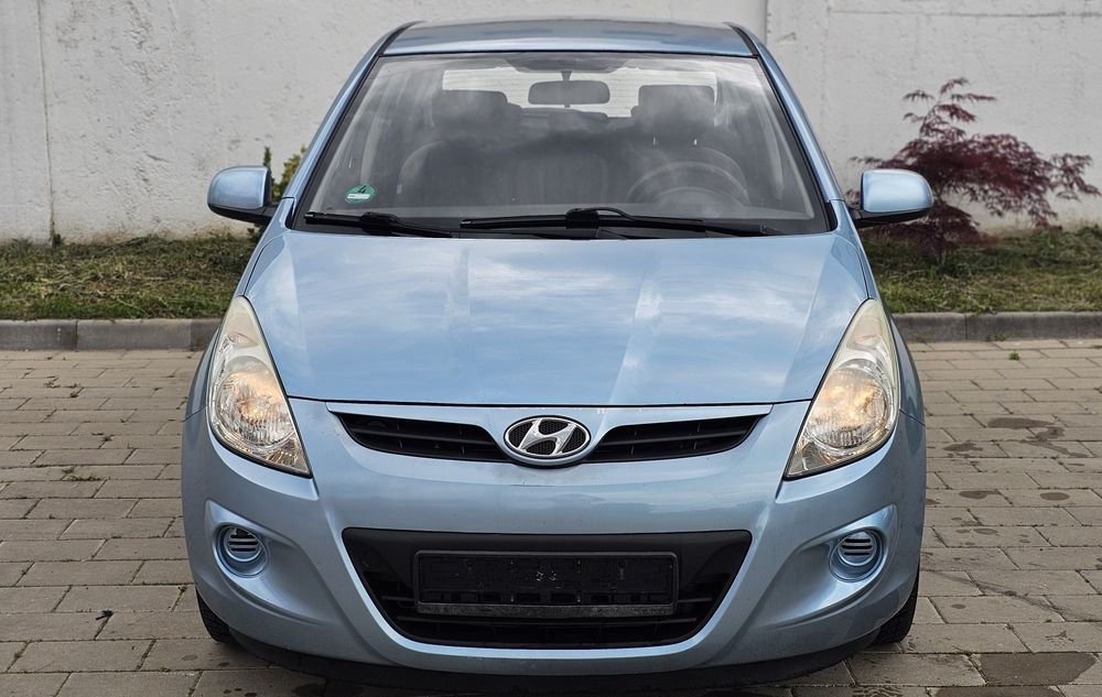 Hyundai i20  1.2 Benzină  An 2010  RATE DE LA 300 LEI