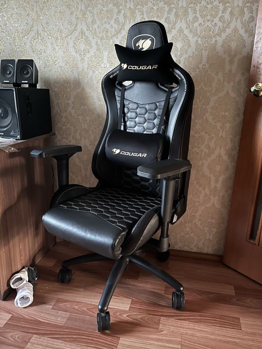 Продам игровое кресло Cougar Outriders S Royal