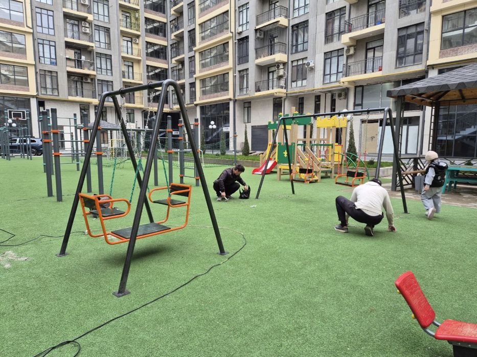 Десткие уличные качели и комлексы на заказ