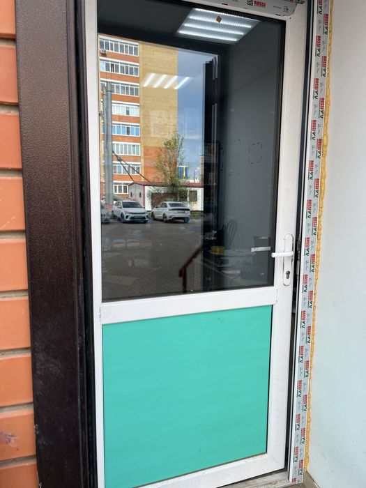 Продам пластиковый дверь