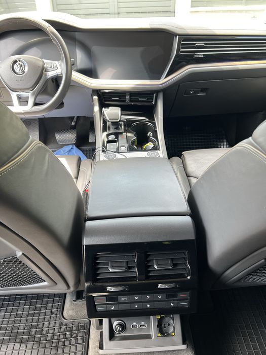 Vând VW Touareg 10/2019