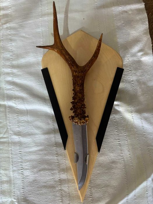 Ръчно изработен нож с дръжка от еленов рог