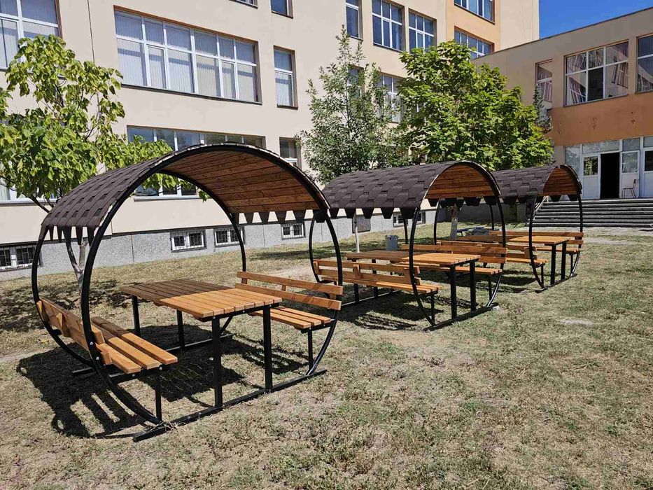 Беседка от метал и дърво