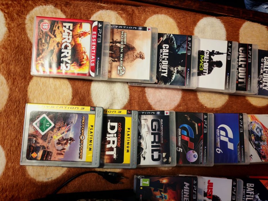 Vând joc PS3 plus 3console plus 23 de jocuri