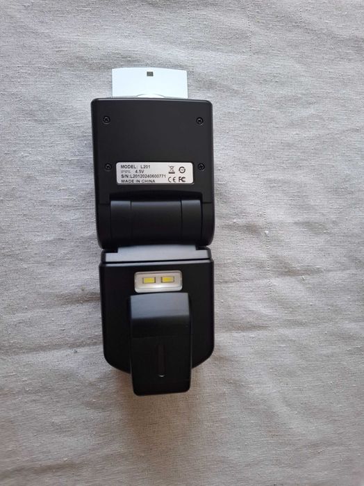 Светкавица нова за фотоапарат