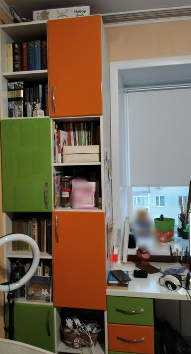 Детский гарнитур: пенал, стол, шкаф для одежды