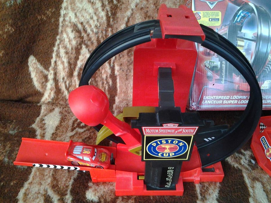 Jucarie McQueen Disney Pixar Cars Lightspeed Loopin' Launcher Playset*