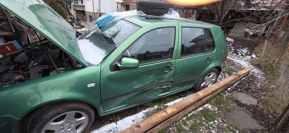 Голф 4 обслужен работещ двигател и скорости