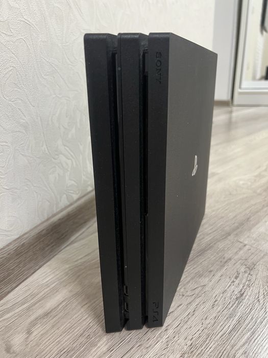 Ps4 pro 1TB 3 джостик