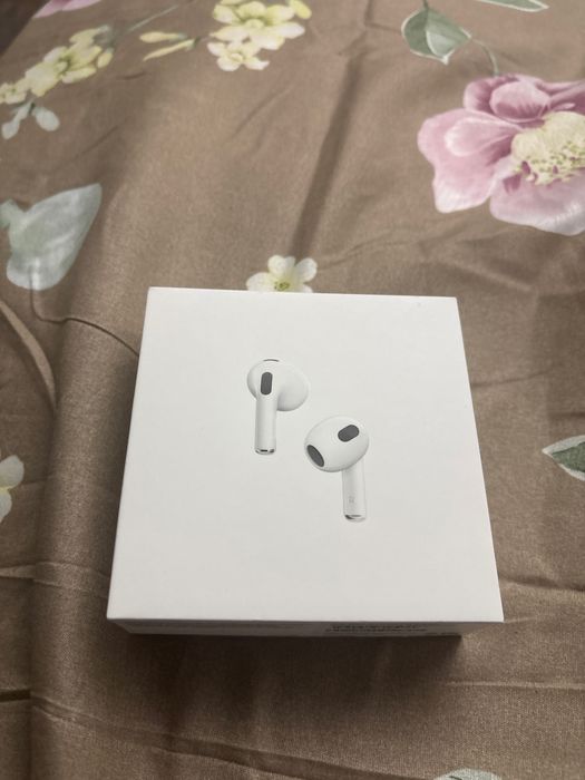 Продам iphone 15  128 gb + Airpods