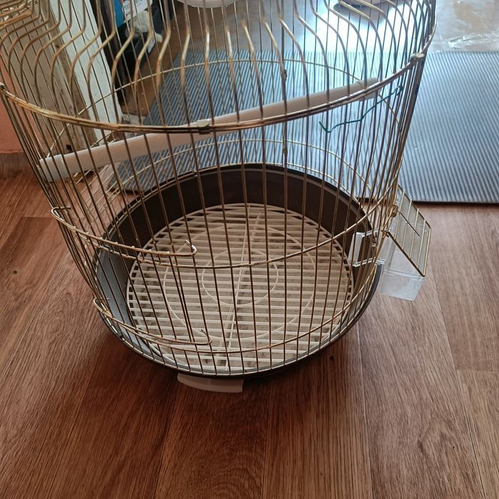 Продам клетку для папугая