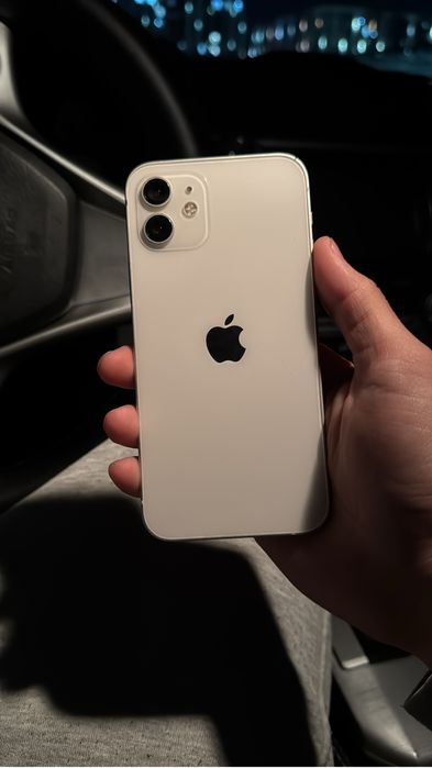 Айфон 12 продаю