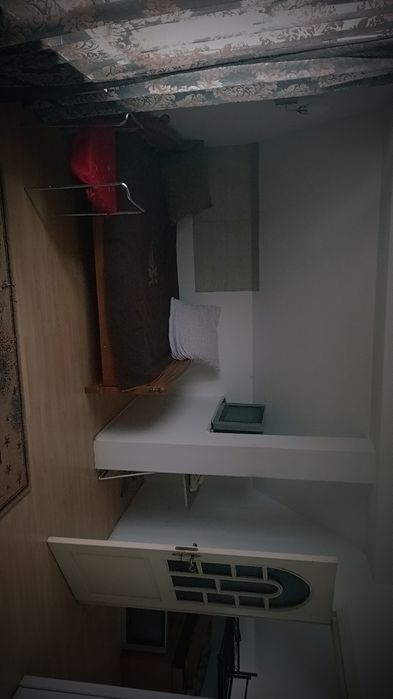 Camera la vila, baie si bucatarie comuna. Persoana fizica, central