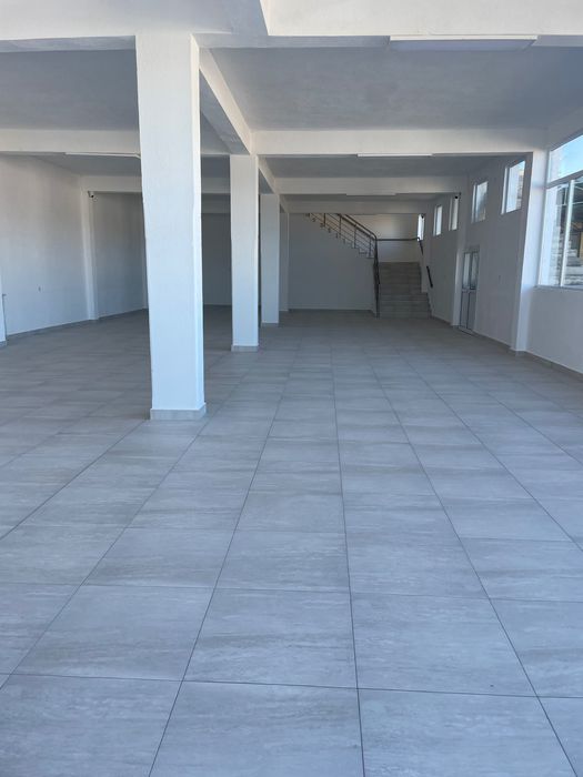 Дава се под наем Магазин в Разлог - 450 кв.м за 1020 € - Снимка #1