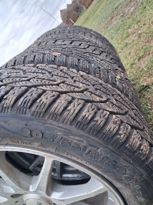 Vând cauciucuri de iarna cu genți pe 205/55/16