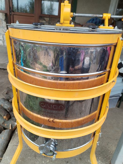 Центрофуга за мед