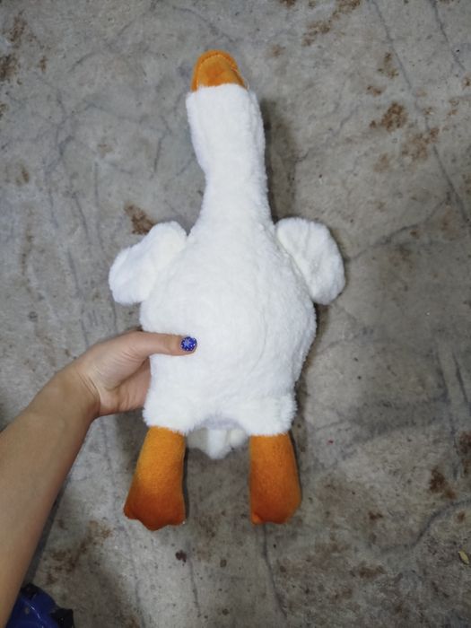 Игрушка в виде гуся.В наличии 1 шт.