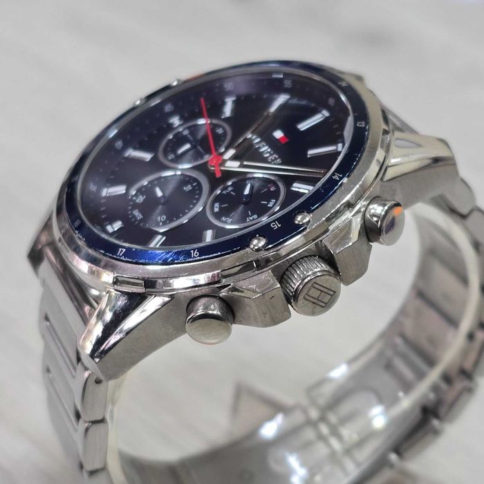 Часовник Tommy Hilfiger