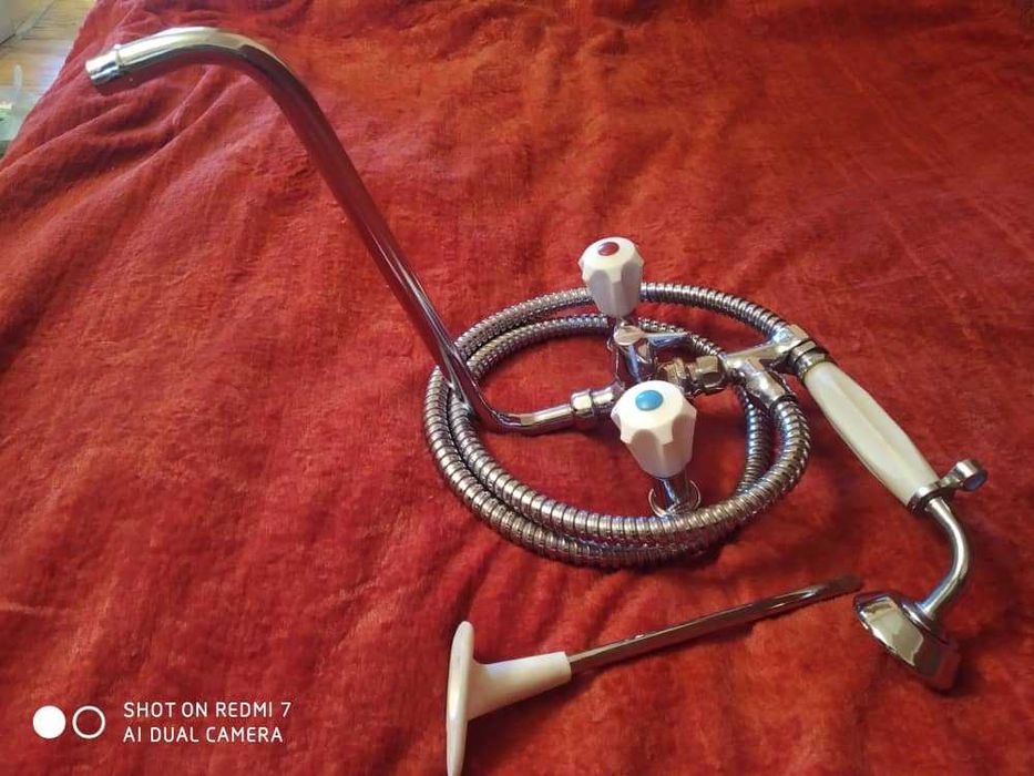 Смеситель российский для ванной новый