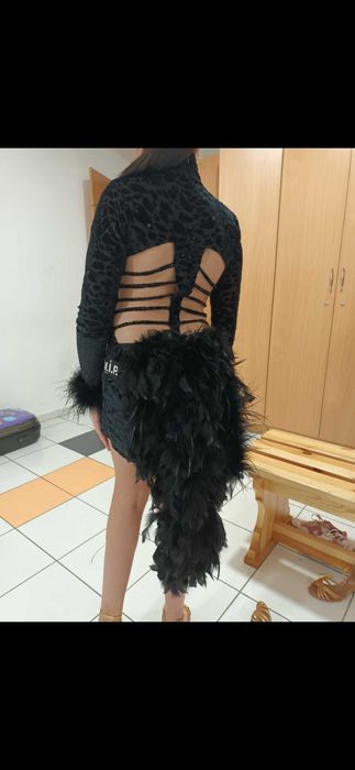 Продавам няколко рокли за спортни танци