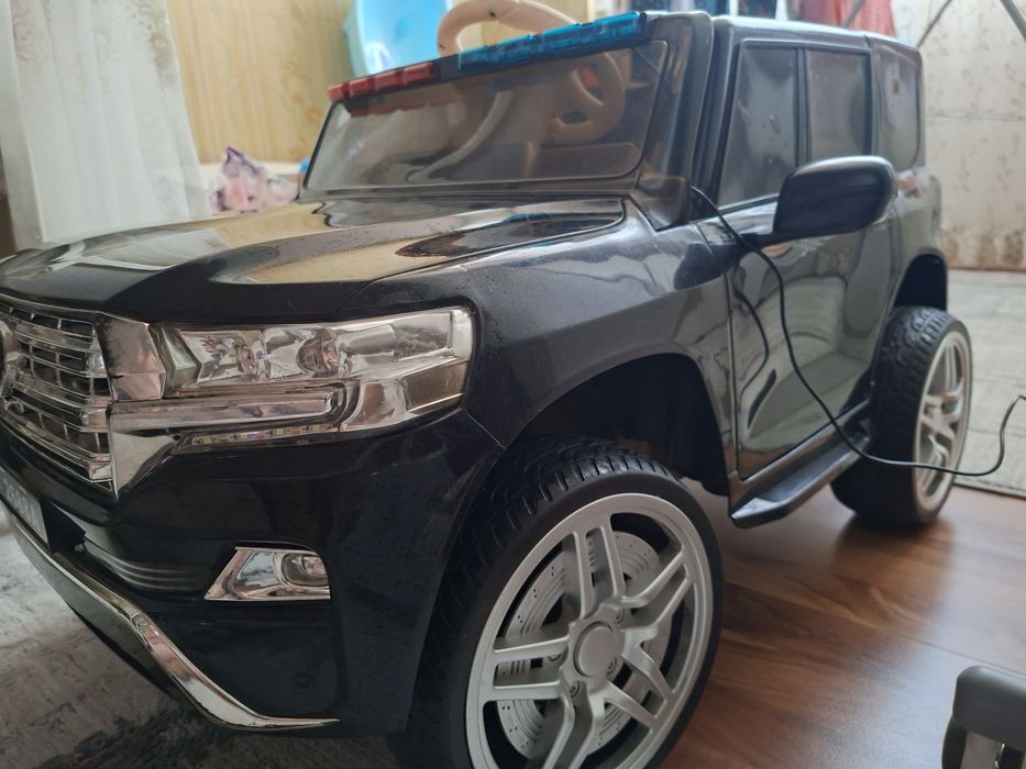 Продаётся детский автомобиль с пультом