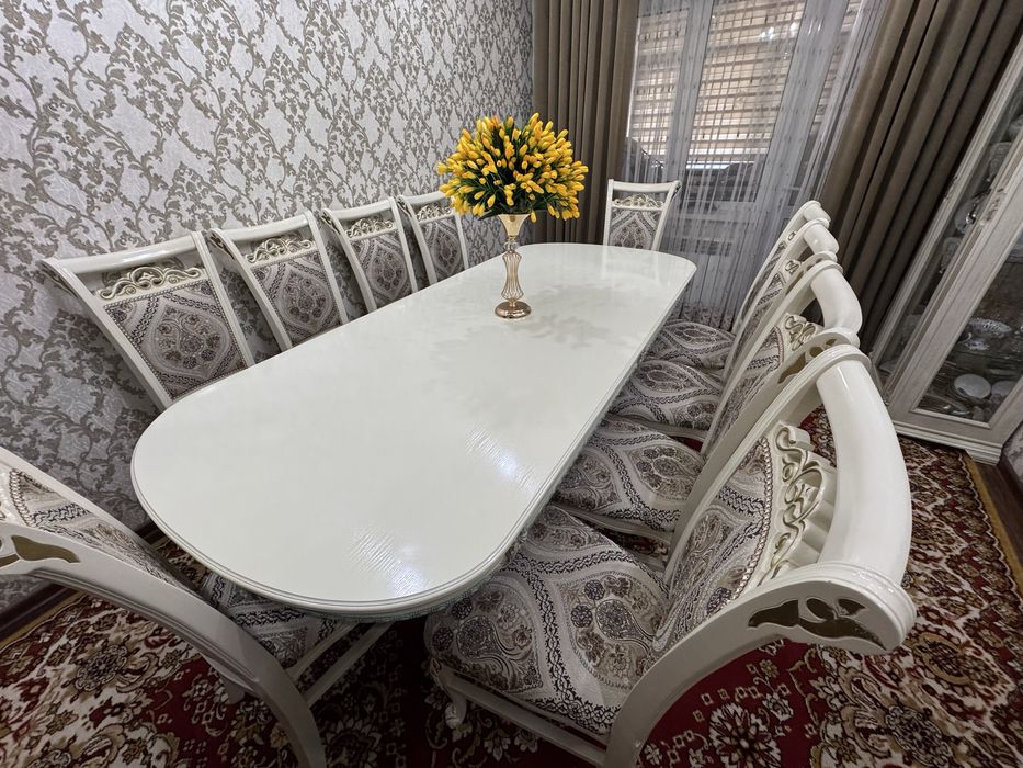 Мебель стол-стул.