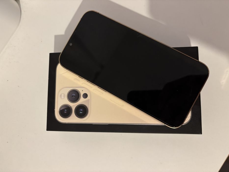 Vând iphone 13 pro