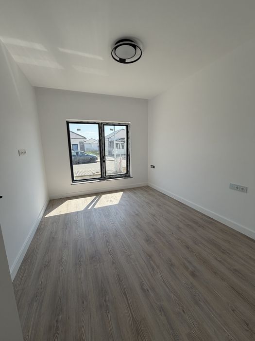 Casă modernă, finisată complet – gata pentru mutare
