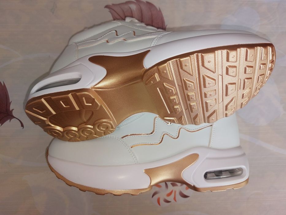 Женские кроссовки размер-39