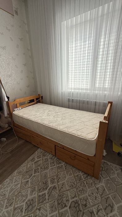 Кровать с матрасом